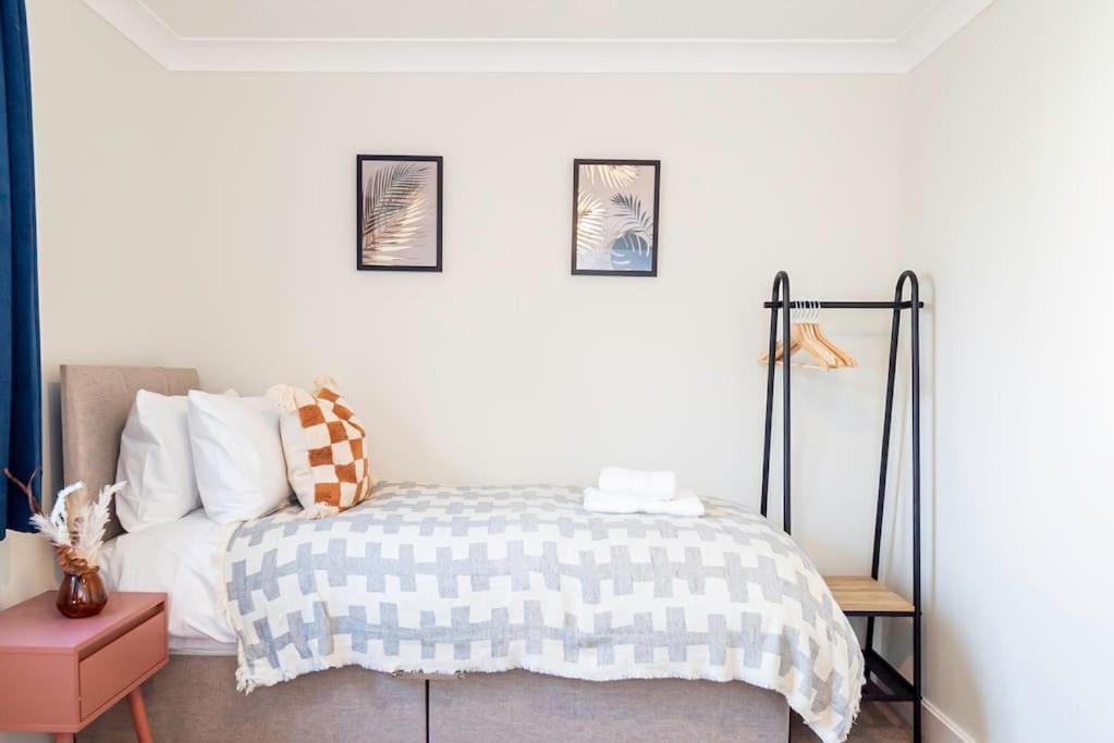 Coastal Comfort Getaway Portsmouth Exteriör bild