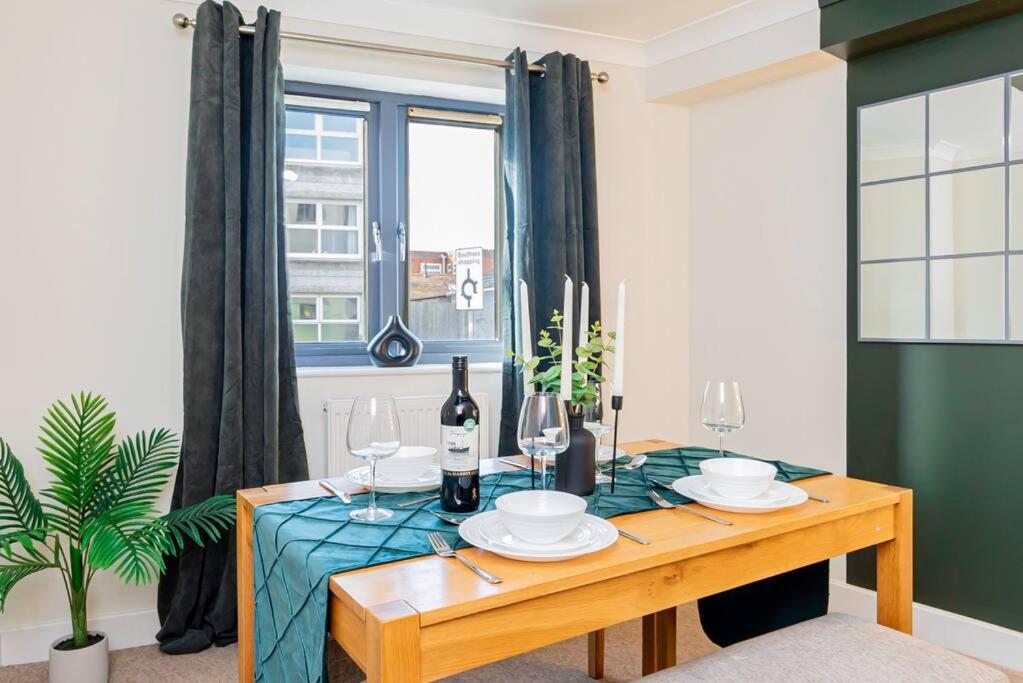 Coastal Comfort Getaway Portsmouth Exteriör bild