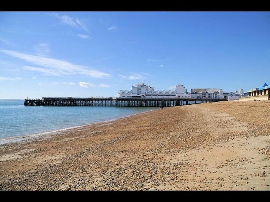 Coastal Comfort Getaway Portsmouth Exteriör bild